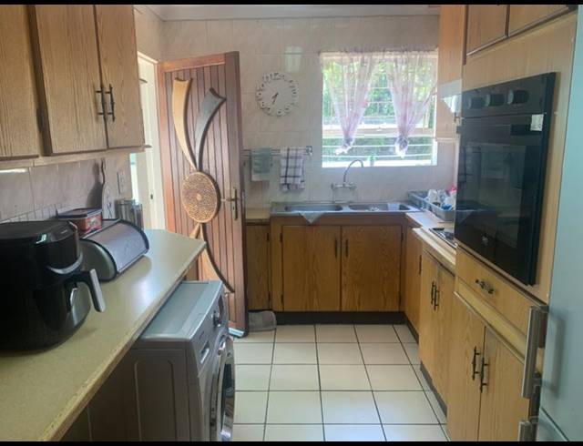 3 BEDROOM TOWNHOUSE FOR SALE IN VANDERBIJLPARK SW 5